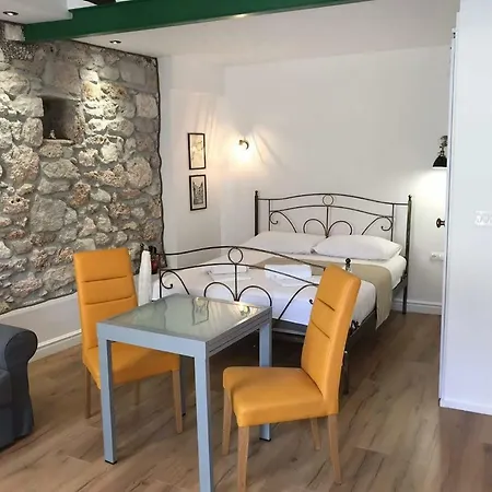Amerikon Apartment *